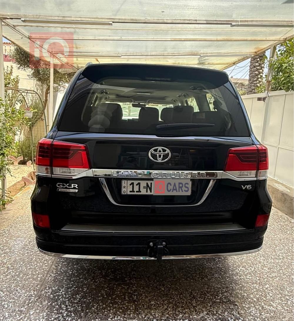 تۆیۆتا لاند کروزەر